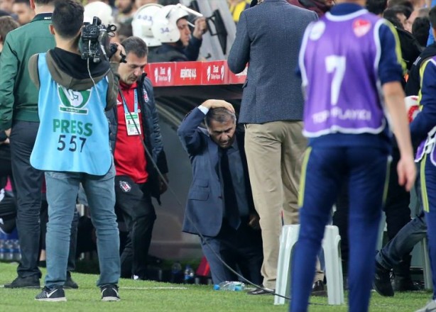 Foto - Utanç verici görüntüler... Futbol rezaleti...