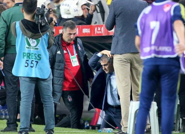 Foto - Utanç verici görüntüler... Futbol rezaleti...