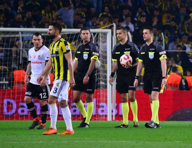 Foto - Utanç verici görüntüler... Futbol rezaleti...