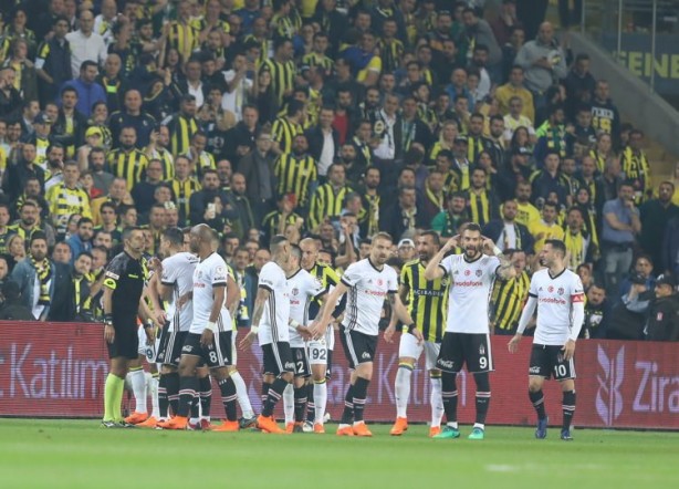 Foto - Utanç verici görüntüler... Futbol rezaleti...