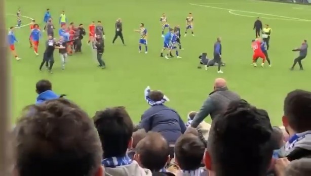 Foto - Utandıran anlar! Futbol maçı boks maçına döndü