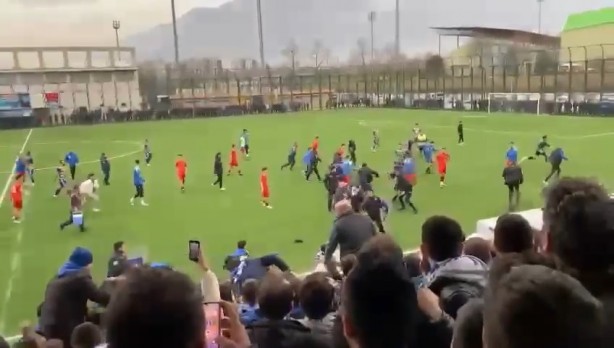 Foto - Utandıran anlar! Futbol maçı boks maçına döndü