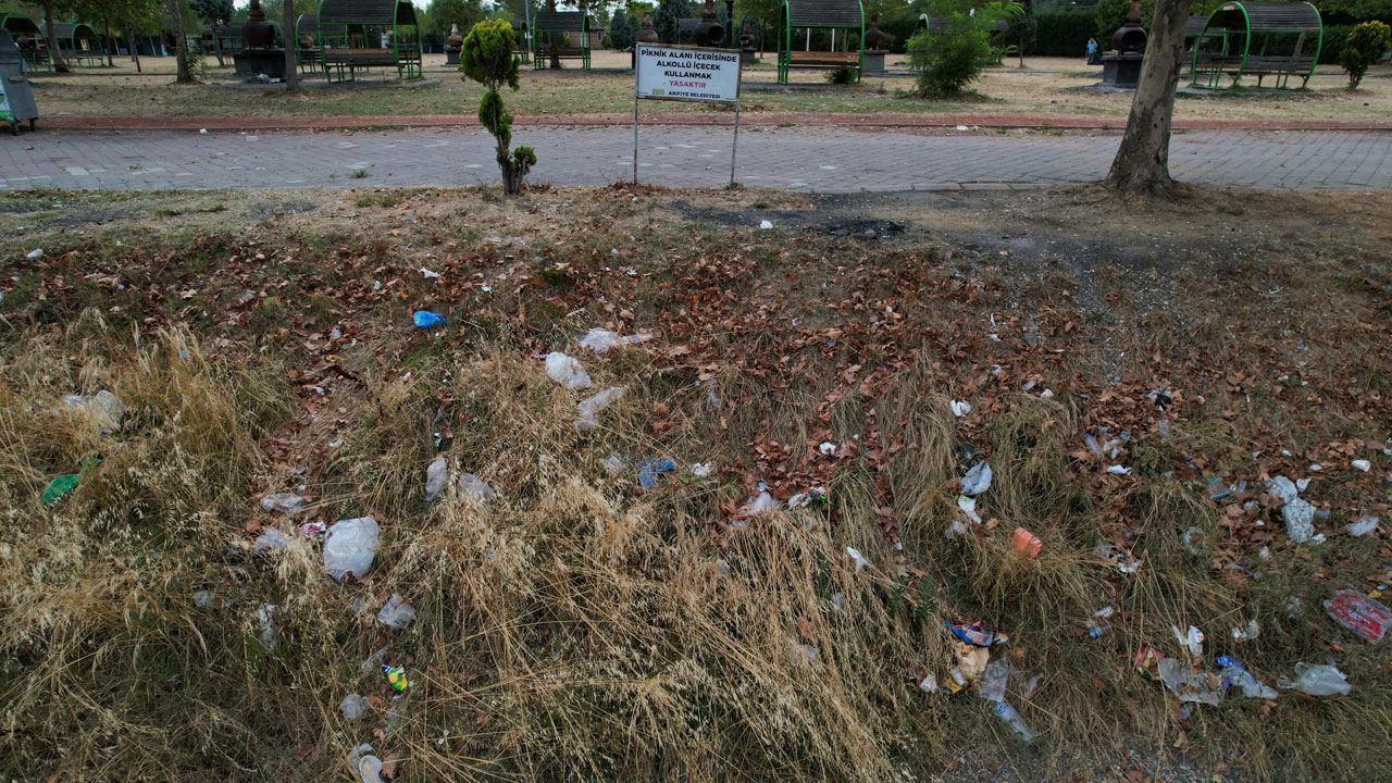 Foto - Utandıran manzara! Piknikçiler bakın doğaya nasıl zarar verdi