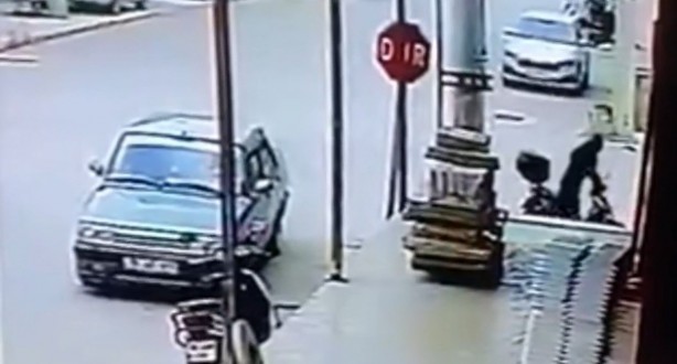 Foto - Utanmaz rezil! Kameraya yakalandı