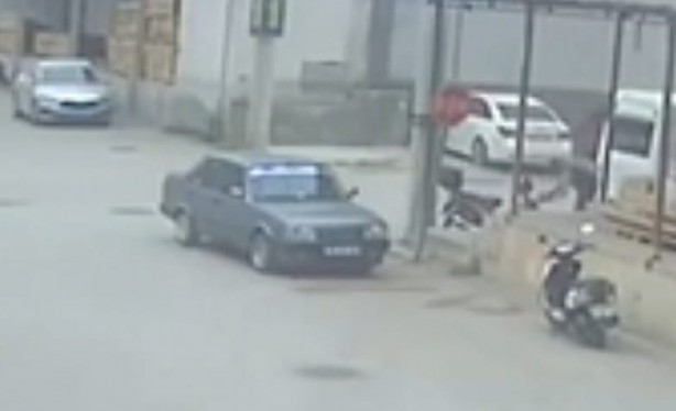 Utanmaz rezil! Kameraya yakalandı