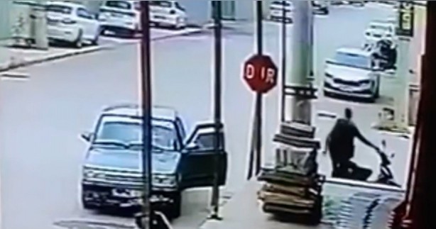 Foto - Utanmaz rezil! Kameraya yakalandı