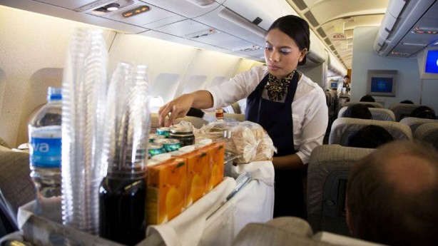 Foto - Uyanıklar ülkesi! Üstüne çay dökülen yolcudan, havayolu firmasına rekor dava!