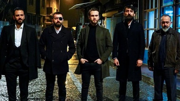 Foto - Uyanış: Büyük Selçuklu fişini çekti! 'Lanet dizi' Çukur'da beklenen son