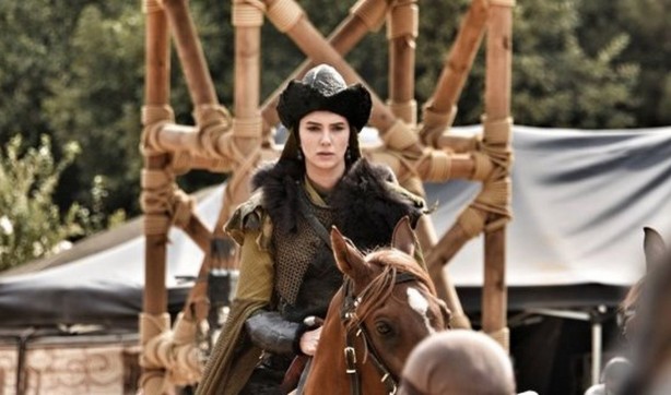 Foto - Uyanış Büyük Selçuklu’da Leyla Lydia Tuğutlu’dan sıkı talim