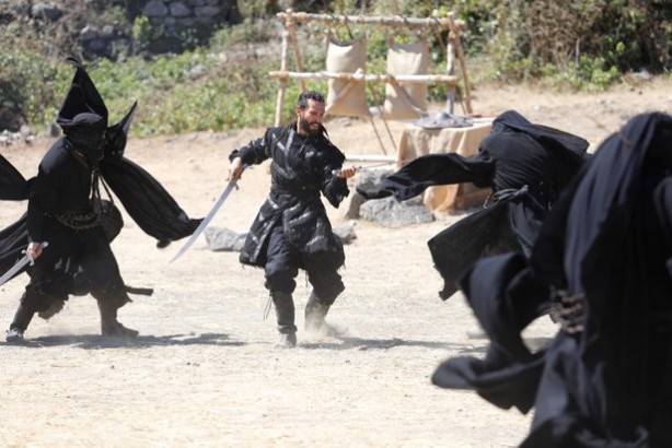 Foto - Uyanış Büyük Selçuklu’da Leyla Lydia Tuğutlu’dan sıkı talim