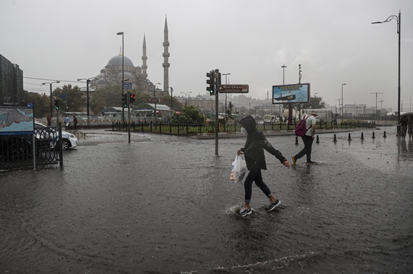 Foto - Uyarılar peş peşe geldi... Kuvvetli sağanak hayatı felç etti
