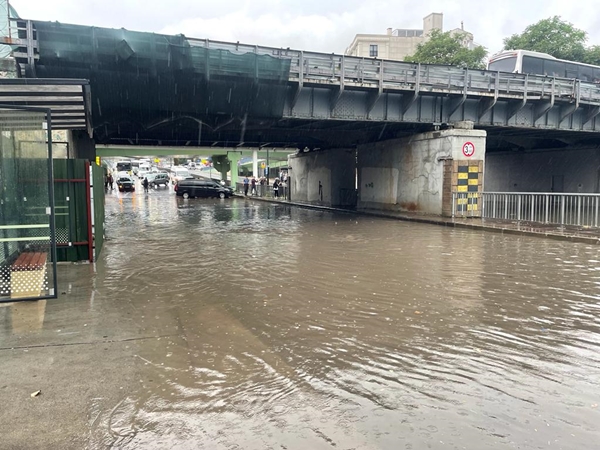 Foto - Uyarılar peş peşe geldi... Kuvvetli sağanak hayatı felç etti