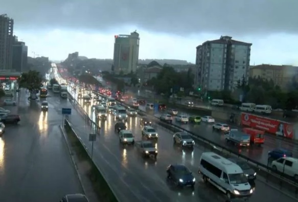 Foto - Uyarılar peş peşe geldi... Kuvvetli sağanak hayatı felç etti