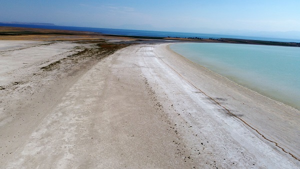 Foto - Uydu görüntüleri korkuttu! O gölün üçte biri kurudu