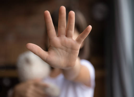 Uygunsuz fotoğraflarla dolandırıcılık rezaleti! Masum küçük çocukları kullanıyorlardı