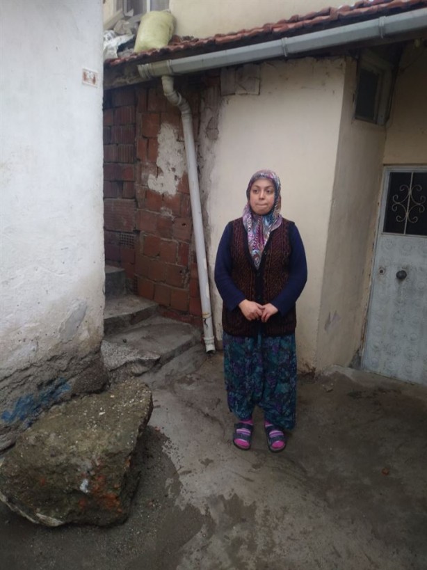 Foto - Uykudayken yakalandılar: Evlerine kaya düştü