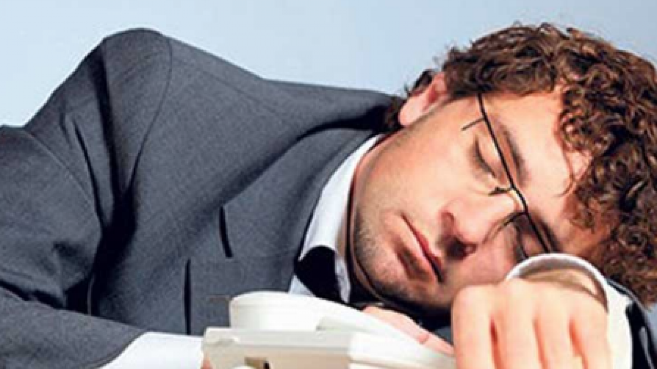 Uykusuzluğun sebeplerini tek tek sıraladı! İşte gizli tehlikeler...