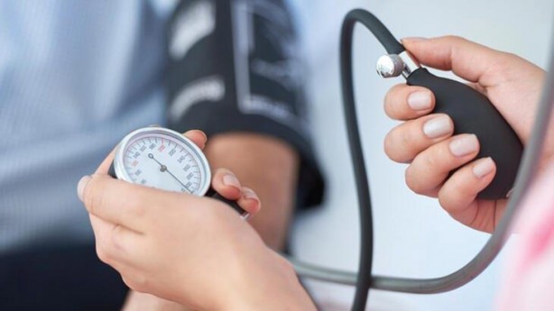 Foto - Uyumadan önce dörde bölünmüş limonu tuzlayın: Başucunuza koyun ve sonucu görün!