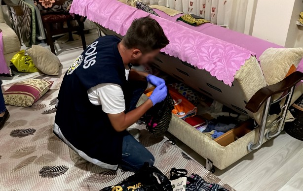 "Uyuşturucu partisine" polis baskını!