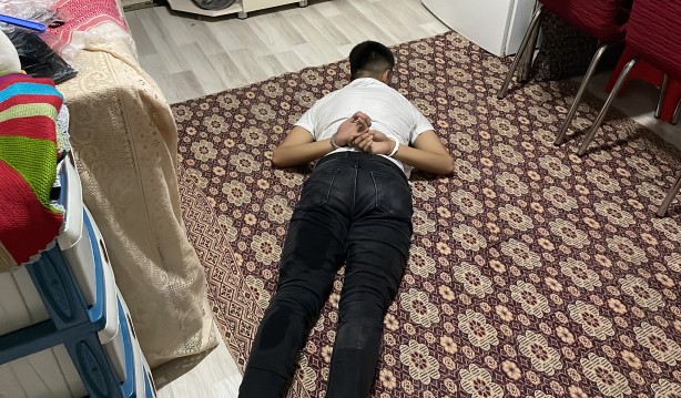 Foto - "Uyuşturucu partisine" polis baskını!