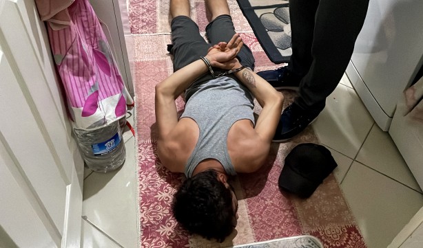 Foto - "Uyuşturucu partisine" polis baskını!