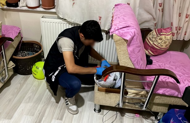 Foto - "Uyuşturucu partisine" polis baskını!