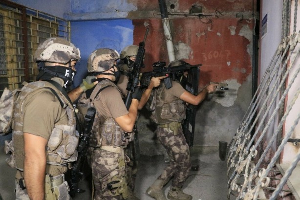 Uyuyan hücreye baskın! Çok sayıda gözaltı var