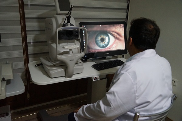 Foto - Uzağı görmekte zorlanıyor musunuz? Belki de o hastalığa yakalanmış olabilirsiniz