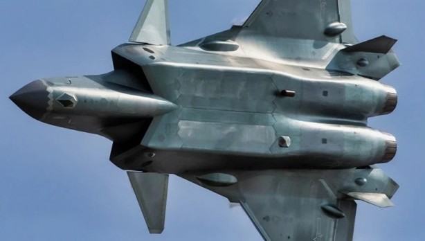 Foto - Uzak Doğu güç göstergesi! Çin sessiz sedasız J-20 konuşlandırdı