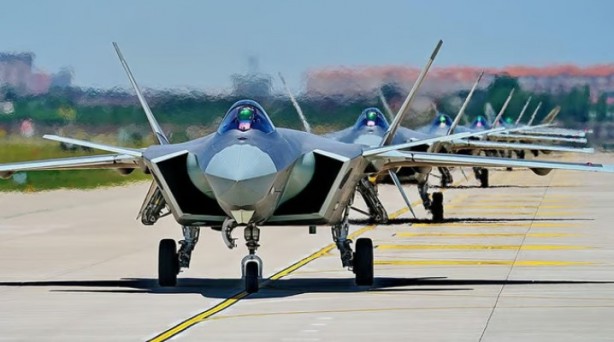 Uzak Doğu güç göstergesi! Çin sessiz sedasız J-20 konuşlandırdı