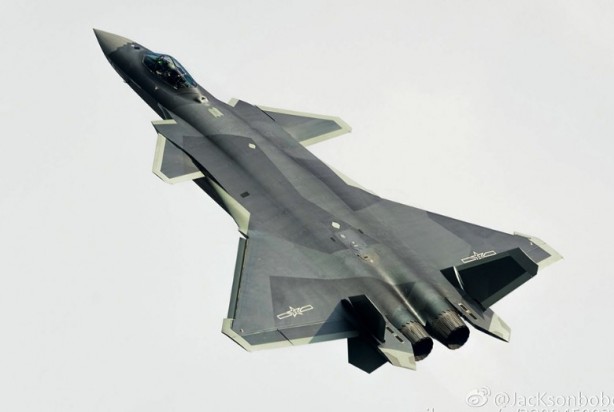 Foto - Uzak Doğu güç göstergesi! Çin sessiz sedasız J-20 konuşlandırdı