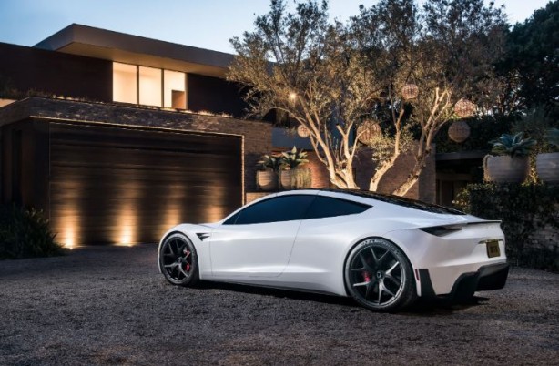 Foto - Uzaya çıkan ancak satışa çıkamayan Tesla Roadster için tarih verildi