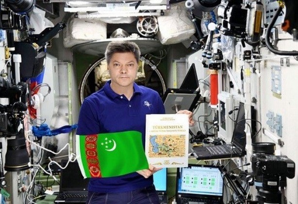 Uzayda 1000 gün geçiren ilk insan oldu!