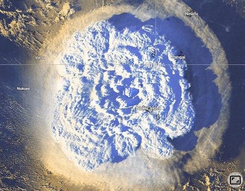 Foto - Uzaydan görünen patlama! Ada ikiye bölündü