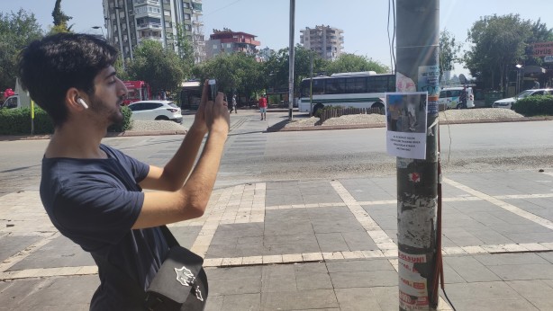 Foto - Üzerinde yazıla hayrete düşürdü! Cadde ve sokaklarda esrarengiz pankart
