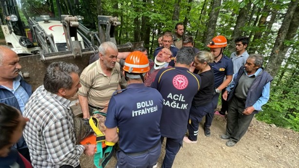 Foto - Üzerine ağaç düşen kişi kurtarıldı