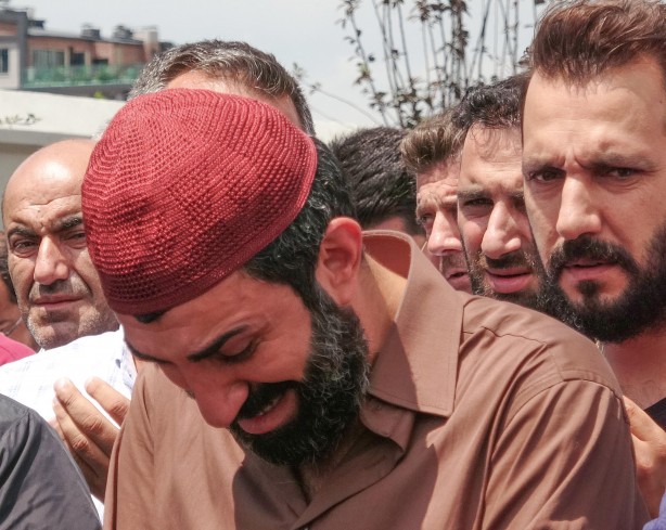 Üzerine kale direği devrilen 4 yaşındaki Selahattin, yaşamını yitirdi