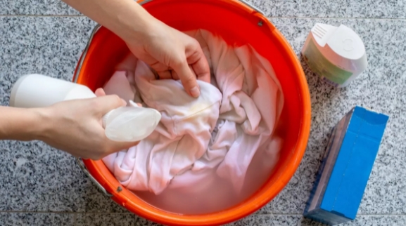 Üzerinize yağ mı döküldü? İşte çıkarmanın 3 basit yolu...