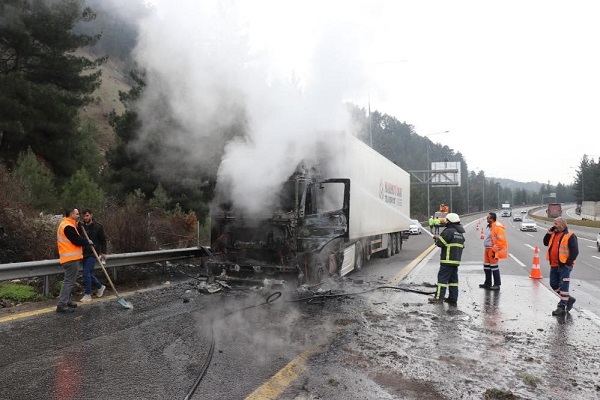 Foto - Uzman isim tek tek sıraladı! Araç yangınları bu sebeple yaşanıyormuş