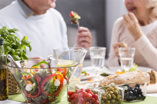 Foto - Uzman isim tek tek sıraladı! Bu 13 besini tüketen yaşlanmayı unutuyor