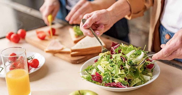 Foto - Uzman isim tek tek sıraladı! Bu 13 besini tüketen yaşlanmayı unutuyor