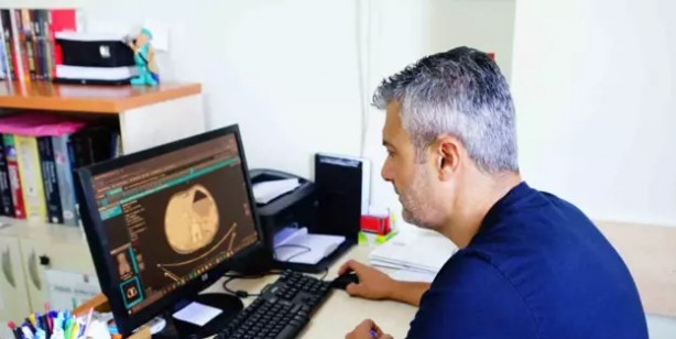 Foto - Uzman isim dikkat çekti: Telefonla tuvalette çok uzun süre zaman geçirenler bu hastalığa yakalanmış olabilirler