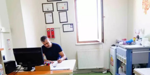 Foto - Uzman isim dikkat çekti: Telefonla tuvalette çok uzun süre zaman geçirenler bu hastalığa yakalanmış olabilirler