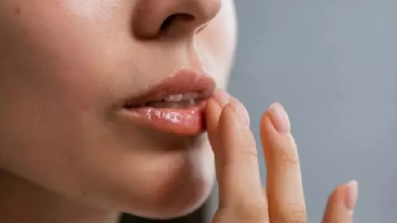 Uzman isim uyardı: Dudaklardaki bu değişime dikkat!