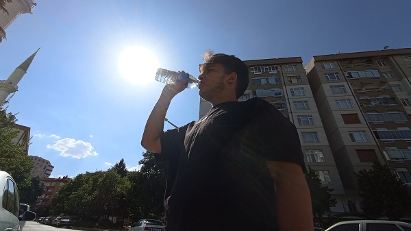 Foto - Uzman isimden önemli açıklama! Afrika sıcaklarında ne kadar su içilmeli? 