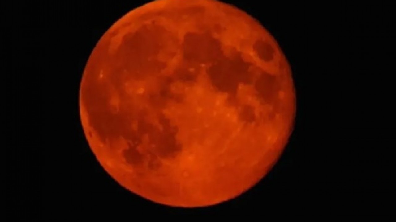 Uzmanı sorunun cevabını açıkladı! Kanlı ay depreme neden olur mu?