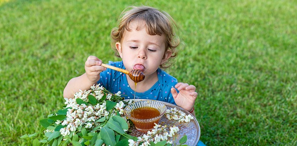Uzmanından ebeveynlere önemli tavsiye! Bir yaşından küçük bebekler bal yiyebilir mi?
