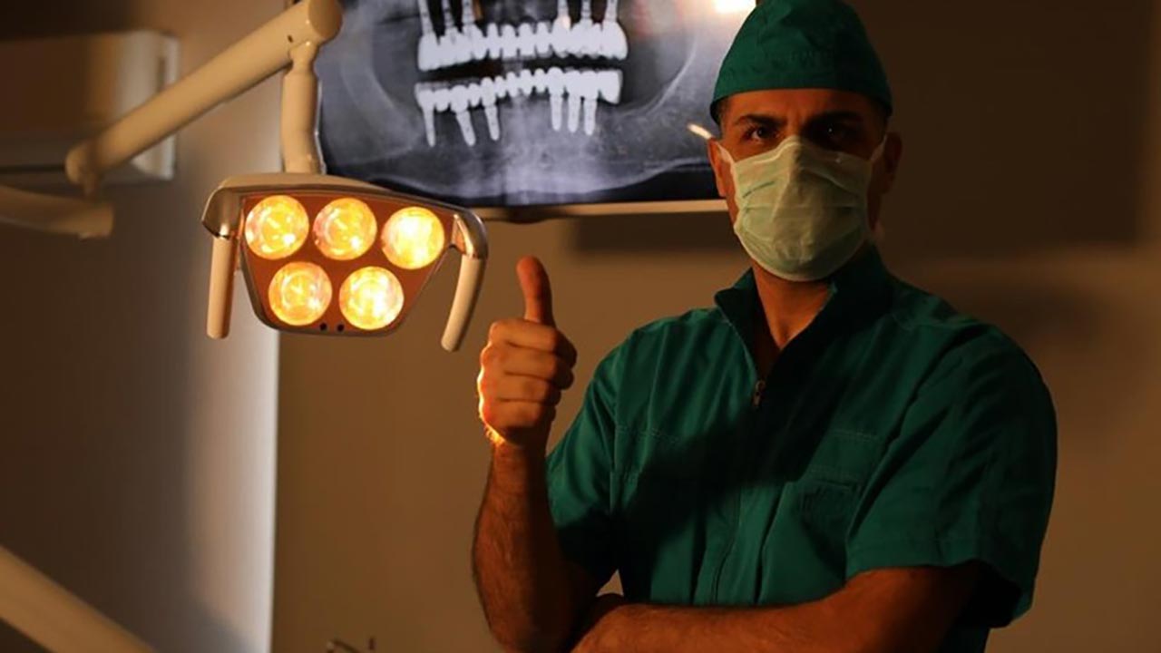 Foto - Uzmanından implant uyarısı! Sağlam dişlerinizi riske atmayın!