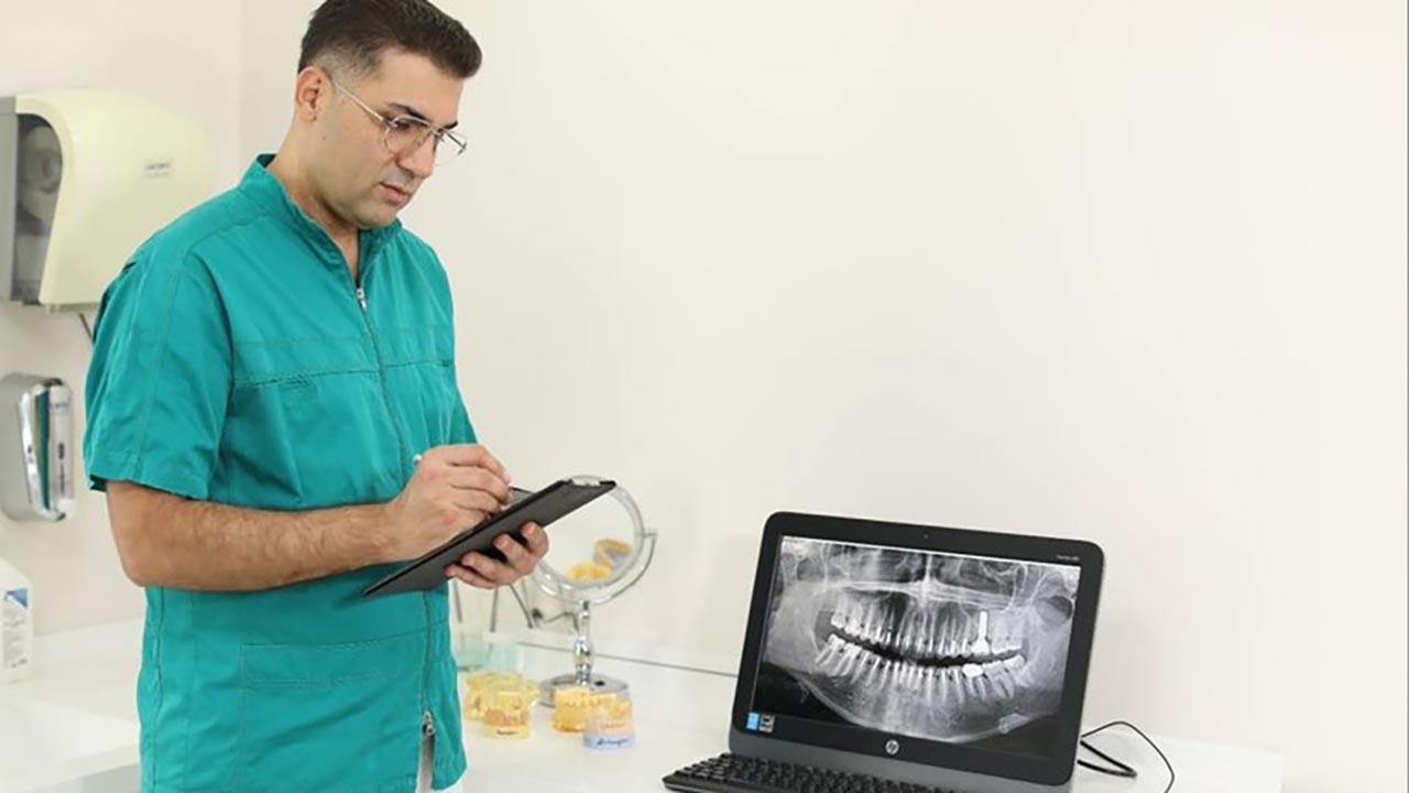 Foto - Uzmanından implant uyarısı! Sağlam dişlerinizi riske atmayın!