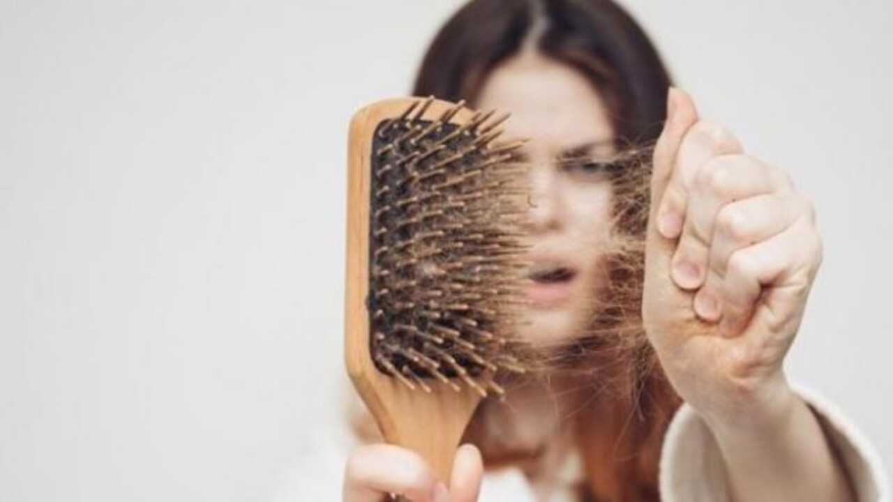 Foto - Uzmanlar açıkladı! Saçlarda seyreklik neden olur?